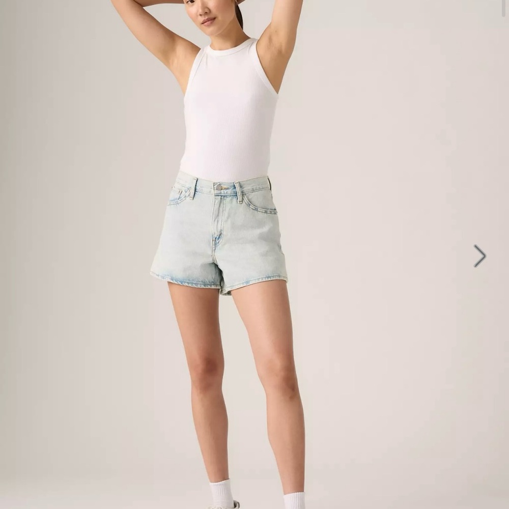 LEVI’S 80S MOM SHORTS